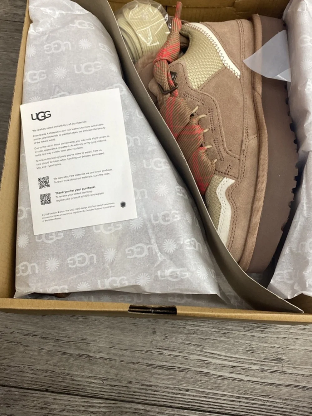 Authentic UGG Lowmel Sneakers RYK Casual Shoes Description: Authentic UGG Lowme